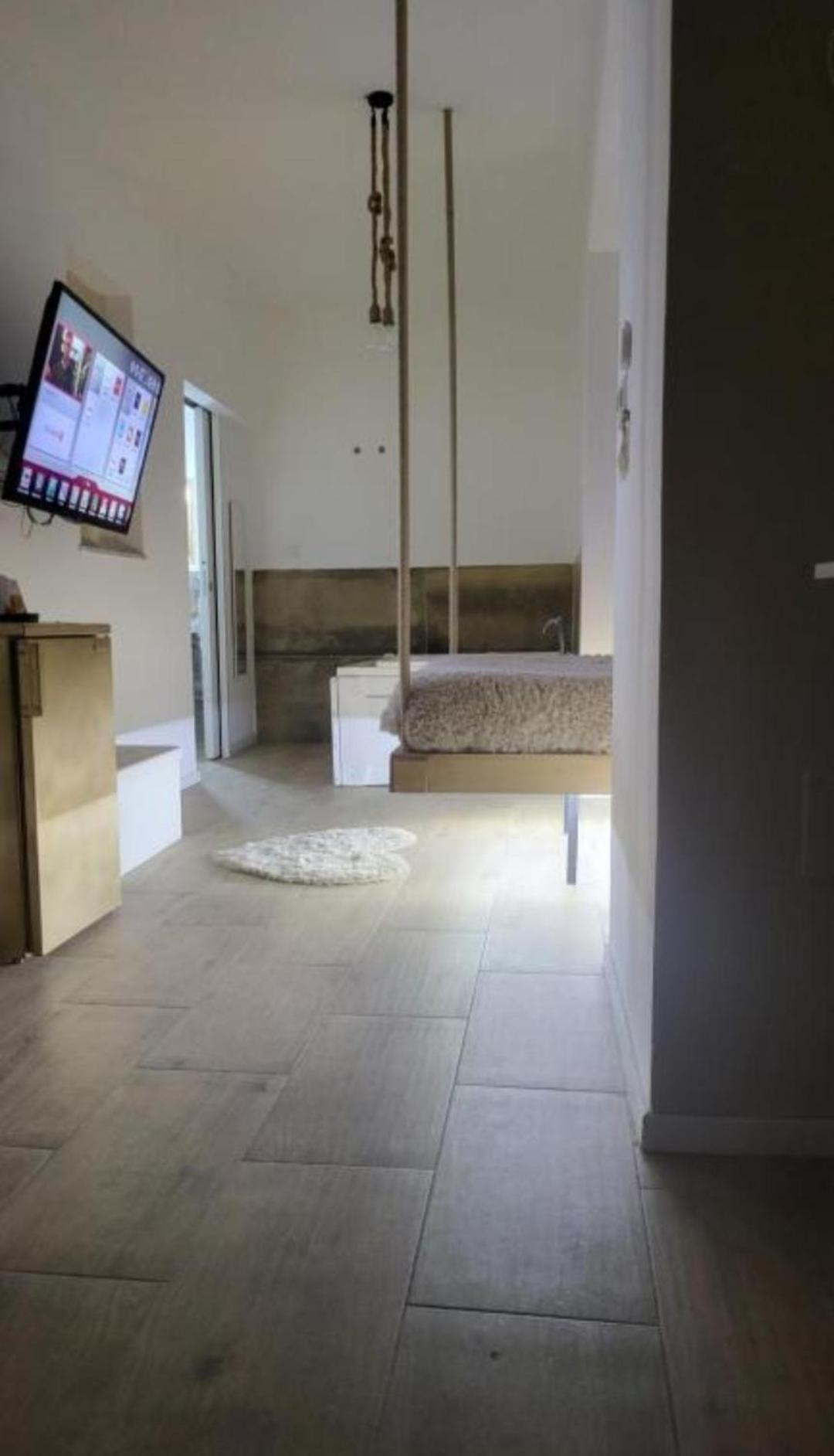 Giuliano Jacuzzi Love hotel